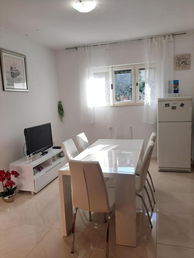 Giovanna - Spacious Lovely Apartment Supetar Dış mekan fotoğraf